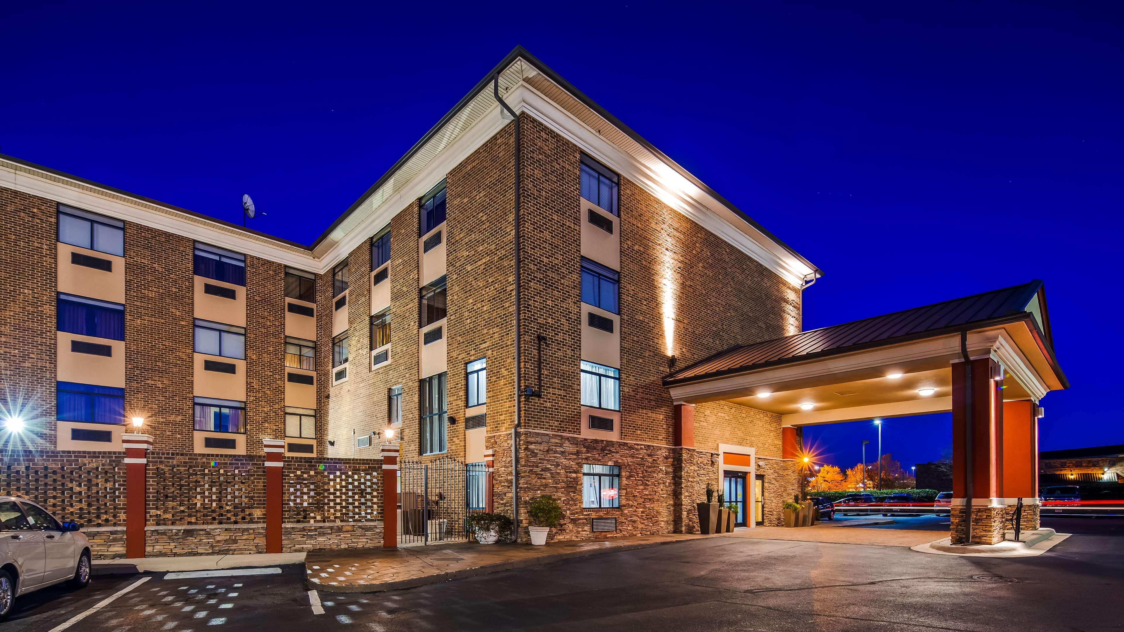 Best Western Plus Pineville-Charlotte South Exterior photo